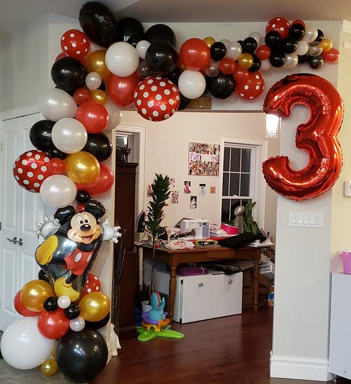 Mickey mouse balloon garland
